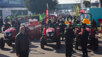 Παραμένουν στα μπλόκα οι αγρότες: απέκλεισαν τη Σερρών - Θεσσαλονίκης στο Στρυμονικό