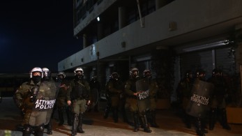 Επέμβαση των ΜΑΤ στη Νομική του ΑΠΘ για να λήξει η κατάληψη