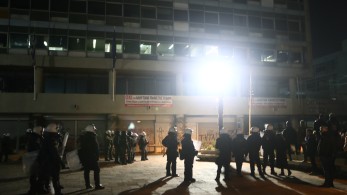 «Τόσα πολλά αγράμματα τσογλάνια. Τι φρίκη, Θεέ μου…» «Τόσα πολλά αγράμματα τσογλάνια. Τι φρίκη, Θεέ μου…»