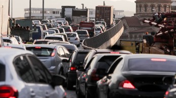 ΕΛΑΣ: συνελήφθη ο οδηγός φορτηγού για τα χώματα και λύματα που έπεσαν στον Κηφισό