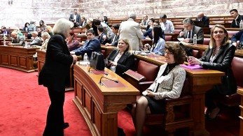 Γάμος ομόφυλων: ευρύτατη πλειοψηφία υπέρ του νομοσχεδίου στις επιτροπές της Βουλής