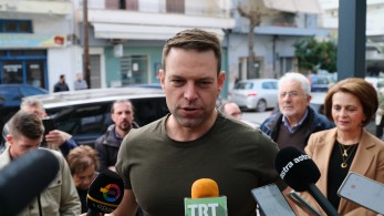 Ο επιπόλαιος Κασσελάκης και ο χυδαίος Μπέος