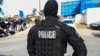 Γλυφάδα: επιχείρηση της ΕΜΑΚ στη ναυτιλιακή για τον ταμπουρωμένο ένοπλο