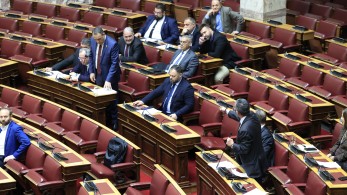 Ένταση ανάμεσα σε Σπαρτιάτες και Ελληνική Λύση - Στίγκας: Εθνικός γελωτοποιός ο Βελόπουλος