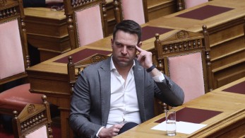 Χωρίς αιδώ στον ΣΥΡΙΖΑ: πολιτική σκύλευση και εκμετάλλευση των νεκρών στα Τέμπη