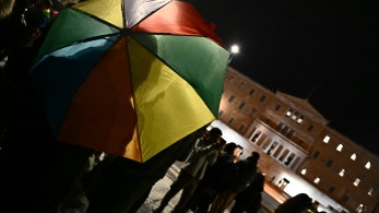 Γάμος ομόφυλων: 28 πρεσβείες στην Ελλάδα χαιρετίζουν τον νόμο