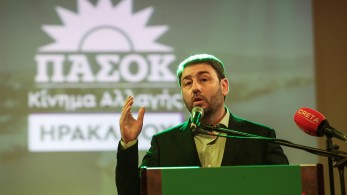 Νίκος Aνδρoυλάκης: προσπάθεια να πείσει ότι το ΠΑΣΟΚ δεν είναι ΣΥΡΙΖΑ