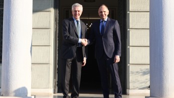 Γιώργος Γεραπετρίτης: συνάντηση με τον ύπατο αρμοστή του ΟΗΕ για τους πρόσφυγες