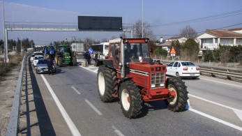 Κατεβαίνουν με τα τρακτέρ στην Αθήνα οι αγρότες - Κλείνουν οι δρόμοι