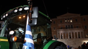 Αναχωρούν μετά τις 11:00 οι αγρότες από το Σύνταγμα - Συνελεύσεις αύριο στα μπλόκα