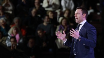 Χάος και διάλυση: ψάχνουν τον... αντίπαλο του Κασσελάκη