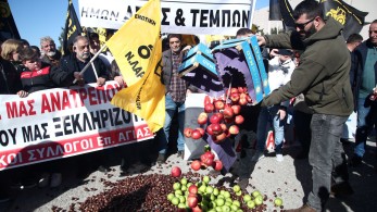 Αγρότες: σε εξέλιξη το συλλαλητήριο στη ΔΕΘ -  Έφτασαν με πούλμαν και από τη Θεσσαλία