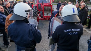 Τελωνείο Ευζώνων: επεισόδια μεταξύ αγροτών και αστυνομικών