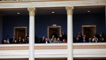 Βουλή: καβγάς στα θεωρεία κατά την ομιλία Σαμαρά - Χρειάστηκε παρέμβαση της φρουράς