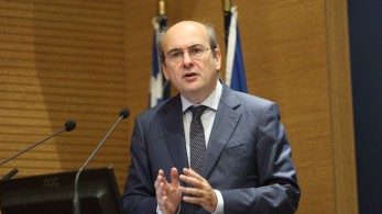 Χατζηδάκης για μείωση ανεργίας: Είναι αλήθεια ακόμα κι αυτό «αρνητική» εξέλιξη;