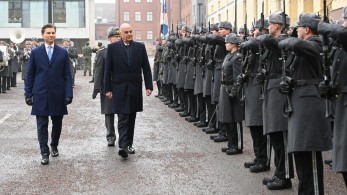 Στο Ελσίνκι ο Νίκος Δένδιας - Ποιο είναι το φινλανδικό μοντέλο στρατιωτικής θητείας