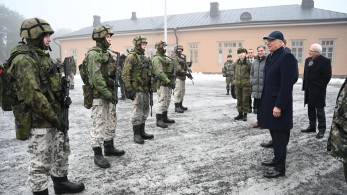 Φινλανδία-Σε στρατιωτική μονάδα ο Νίκος Δένδιας- παρακολούθησε εκπαίδευση εφέδρων