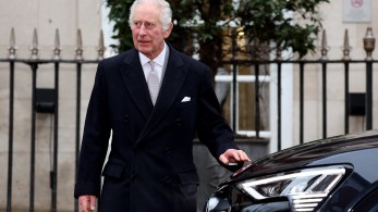 Βασιλιάς Κάρολος - καρκίνος: ευχές από τον Σούνακ - Στην Αγγλία αναμένεται ο πρίγκιπας Χάρι
