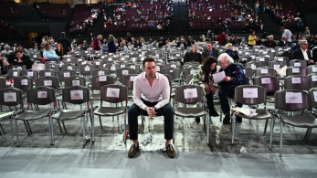 ΣΥΡΙΖΑ: οι άδειες καρέκλες δείχνουν τη διάλυση