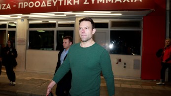 Μαδάει τη μαργαρίτα ο Κασσελάκης: βουλή ή ευρωβουλή;