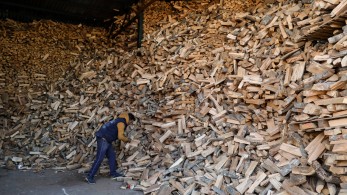 Καλαμαριά: κλέβουν καυσόξυλα από τις πιλοτές