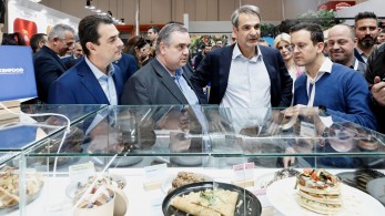 Στη Horeca ο Μητσοτάκης - Ο απίθανος διάλογος με τον Οδ. Κωνσταντινόπουλο