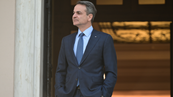 Διαπλεκόμενος επιχειρηματίας με δικαστικές εκκρεμότητες ψάχνει να βρει τον... αντι-Μητσοτάκη