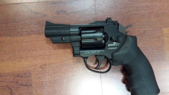 Διαρρήκτες για κλάματα - Πήραν χρήματα, πήραν και το χρηματοκιβώτιο, ξέχασαν το περίστροφό τους