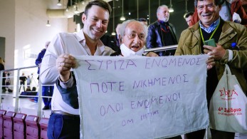 Ο Στέφανος Κασσελάκης «σήκωσε» πανό ενότητας