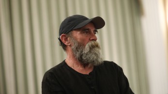 Κωνσταντίνος Πολυχρονόπουλος: στο μικροσκόπιο της Δικαιοσύνης μαζί με τη μητέρα του και τον κουνιάδο του