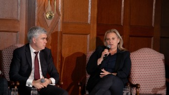 Βίβιαν Μπουζάλη (Mytilineos): Πράσινη μετάβαση, χωρίς να βλάψουμε τις χώρες και τη βιομηχανία μας