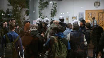 Λάρισα: επεισόδια σε συναυλία της στρατιωτικής ακαδημίας των ΗΠΑ - Επέμβαση των ΜΑΤ