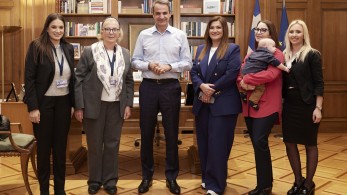 Συνάντηση Μητσοτάκη με γυναίκες: στο επίκεντρο η στήριξη της οικογένειας