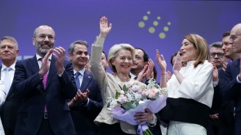 Φον ντερ Λάιεν: και επισήμως υποψήφια του ΕΛΚ για νέα θητεία στην προεδρία της Κομισιόν
