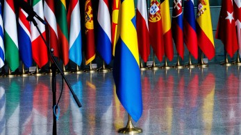Η σημαία της Σουηδίας υψώνεται στην έδρα του ΝΑΤΟ - Η Συμμαχία καλωσορίζει το 32ο μέλος της