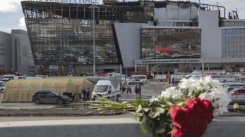 Μακελειό στη Μόσχα: τουλάχιστον 95 άνθρωποι συνεχίζουν να αγνοούνται