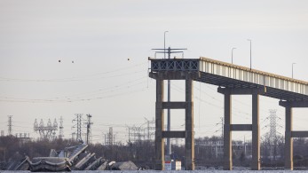 Κατάρρευση γέφυρας στη Βαλτιμόρη: δύο άνθρωποι ανασύρθηκαν ζωντανοί από τον ποταμό