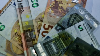 Με προπληρωμένη κάρτα τα επιδόματα ανεργίας, τέκνων και ελάχιστο εγγυημένο εισόδημα