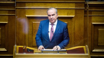 Πρόταση δυσπιστίας - Παπαθανάσης: Άθλια προπαγάνδα διχασμού από την αντιπολίτυεση