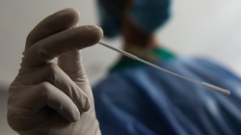 ΕΟΔΥ: ύφεση των κρουσμάτων κορωνοϊού