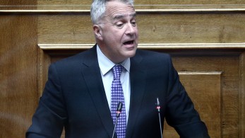 Ο ΣΥΡΙΖΑ στοχοποιεί Βορίδη: τον κατηγορεί για διάταξη που καταπατά την αυτοτέλεια των δήμων