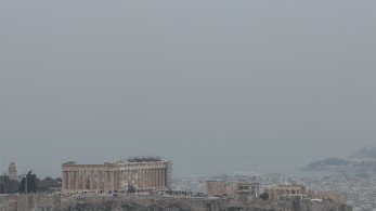 Καιρός: αποπνικτική η ατμόσφαιρα με αφρικάνικη σκόνη και υψηλές θερμοκρασίες