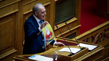 Λάσπη μέχρι τέλους: χέρι χέρι με Βελόπουλο ο ΣΥΡΙΖΑ