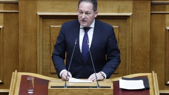 Πέτσας για πρόταση δυσπιστίας: Δώρο της αντιπολίτευσης στον παραπαίοντα Ανδρουλάκη