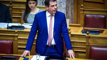 Δημήτρης Καιρίδης κατά αντιπολίτευσης: Σύρεστε πίσω από τη συνωμοσιολογία Βελόπουλου