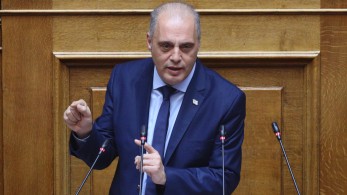 Βουλή: αίρεται η ασυλία του Βελόπουλου - Μήνυση για συκοφαντική δυσφήμηση από τον πατέρα του βουλευτή Φλώρου