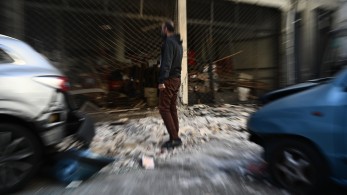 Καλλιθέα: ισχυρότατη έκρηξη σε κάβα - Σοβαρές ζημιές σε αυτοκίνητα και κτήρια