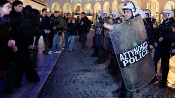 Ο φανατισμός των άκρων απειλεί την κοινωνία