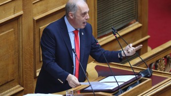 Σε γραμμή ΣΥΡΙΖΑ ο Βελόπουλος: βαφτίζει «ταξίδια αναψυχής» τις επίσημες επισκέψεις