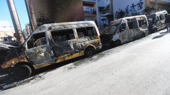 Εμπρηστική επίθεση στου Ζωγράφου: άγνωστοι έκαψαν σχολικά, αυτοκίνητα και μοτοσικλέτες